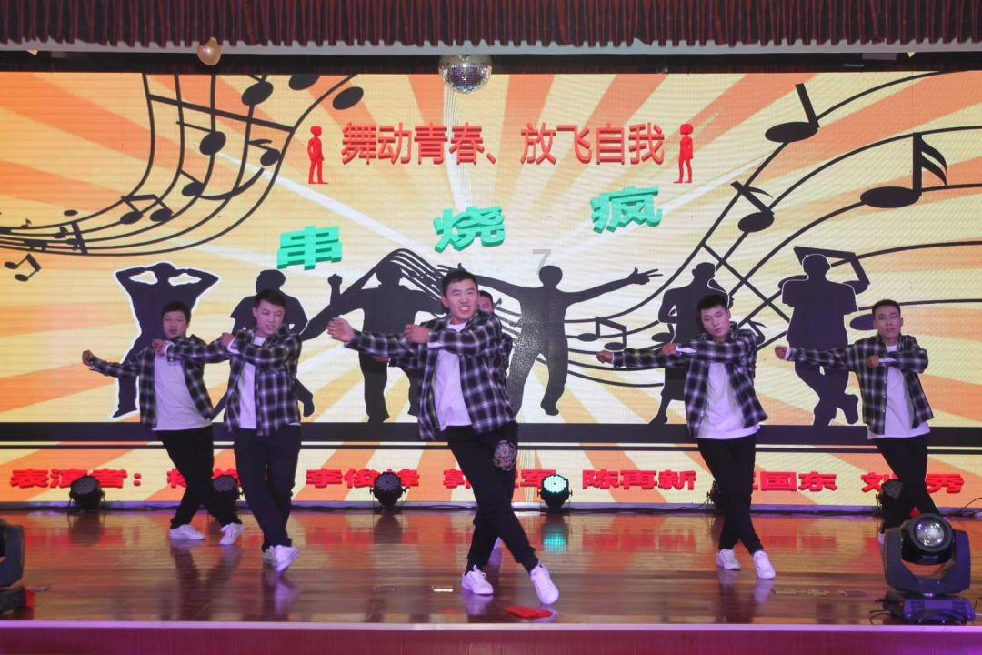 如果初中考高中没考上怎么办呢？游戏画面